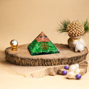 Green Onyx Healing Crystal Stone Pyramid