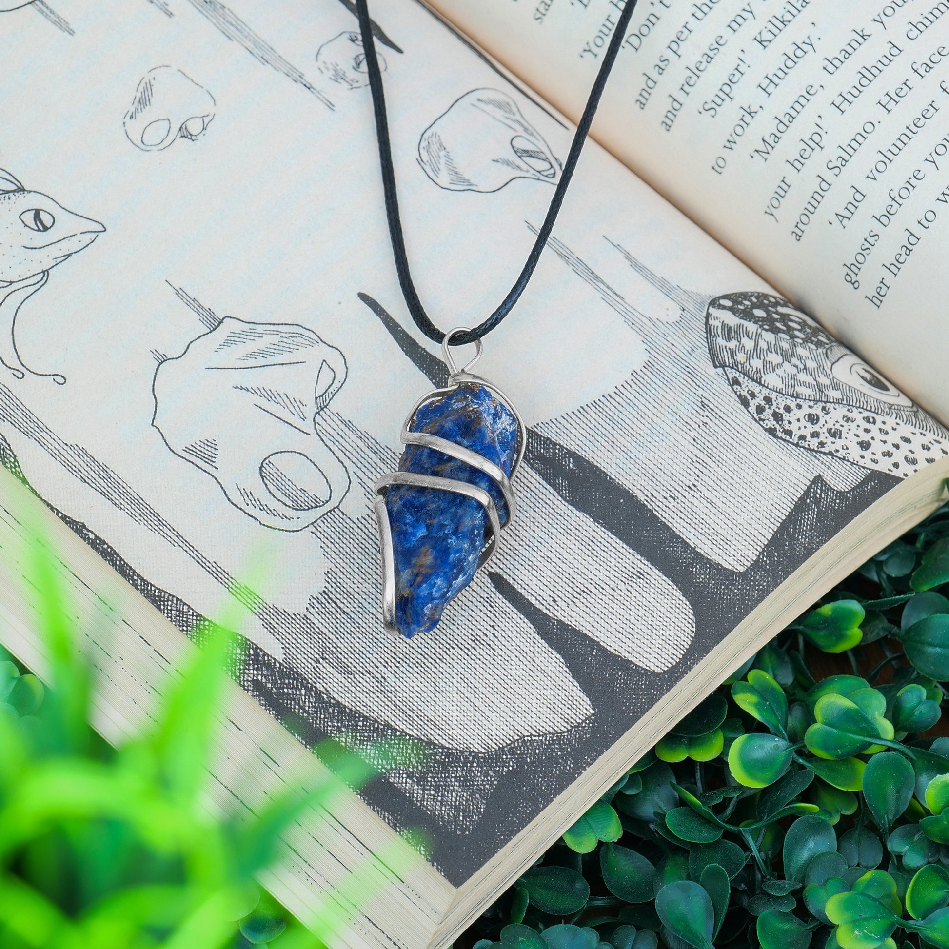 Sodalite Pendant Necklace - Sodalite Healing Crystals - Sodalite Energy - Size 1-1.5 Inches